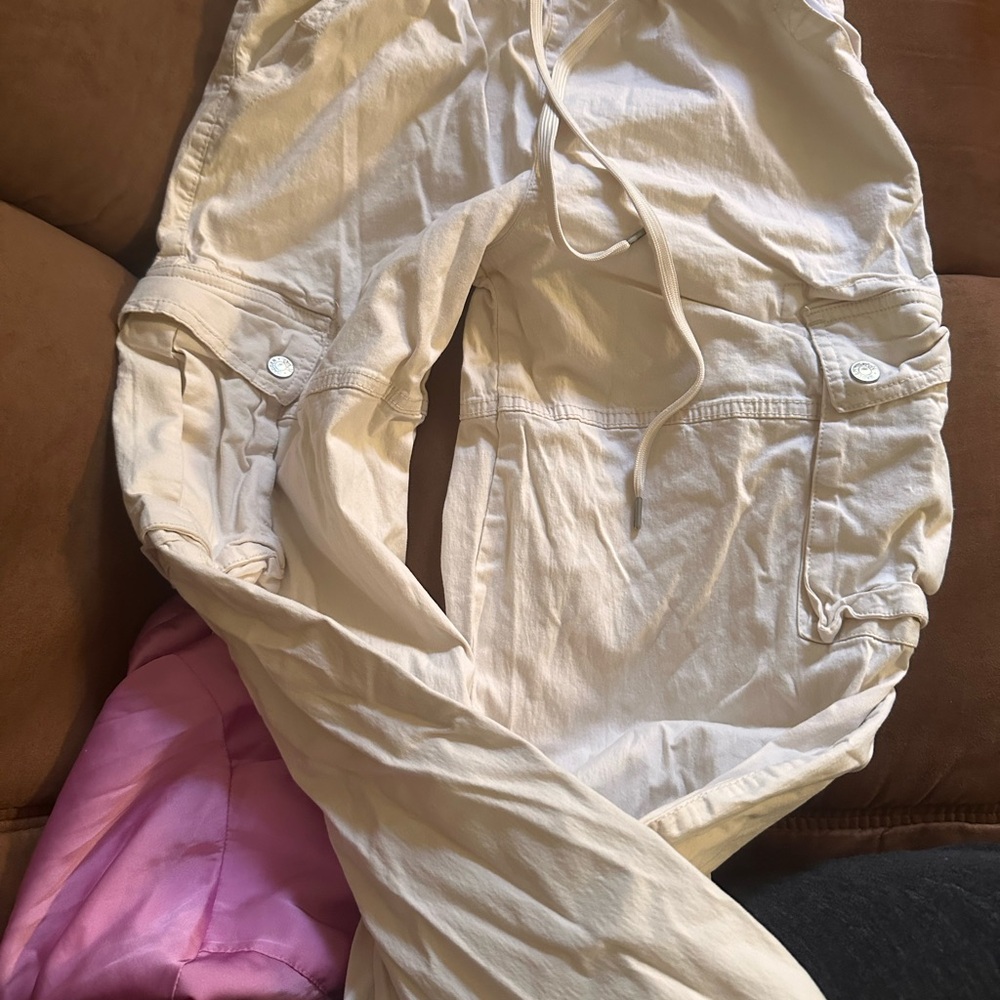 Steve Madden NYC Cream Cargo Pants - Picture 2 of 10